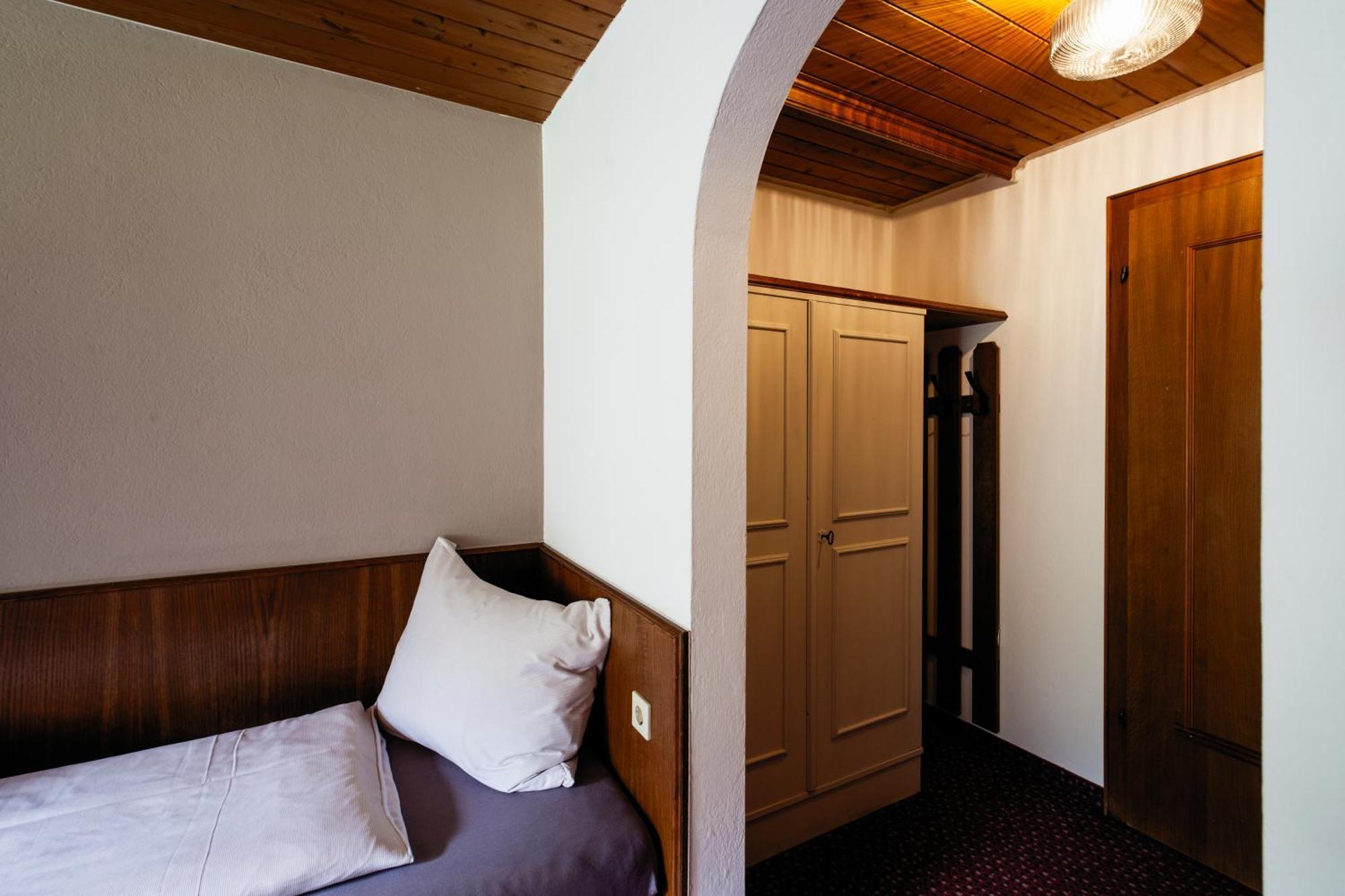 Pinetree Lodge Mayrhofen Room photo