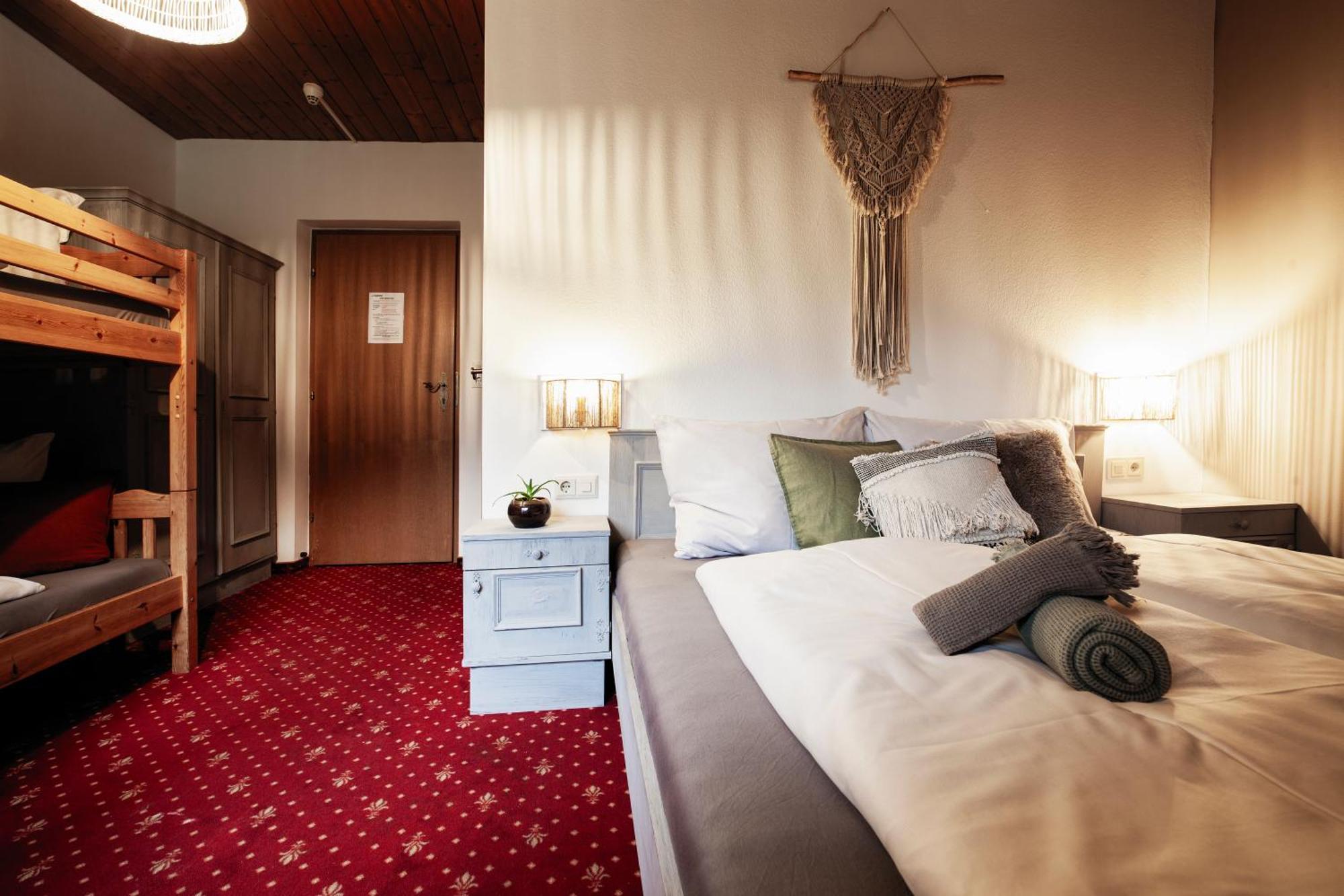 Pinetree Lodge Mayrhofen Room photo