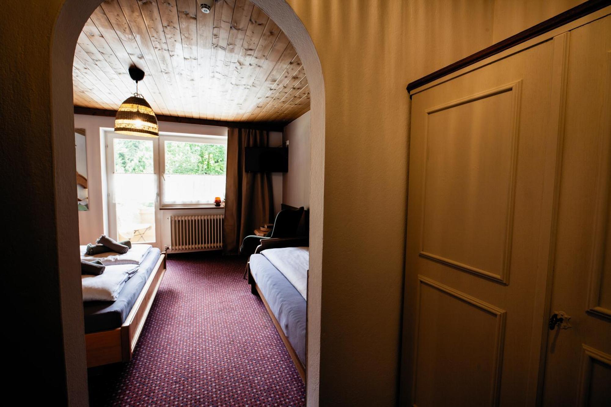 Pinetree Lodge Mayrhofen Room photo