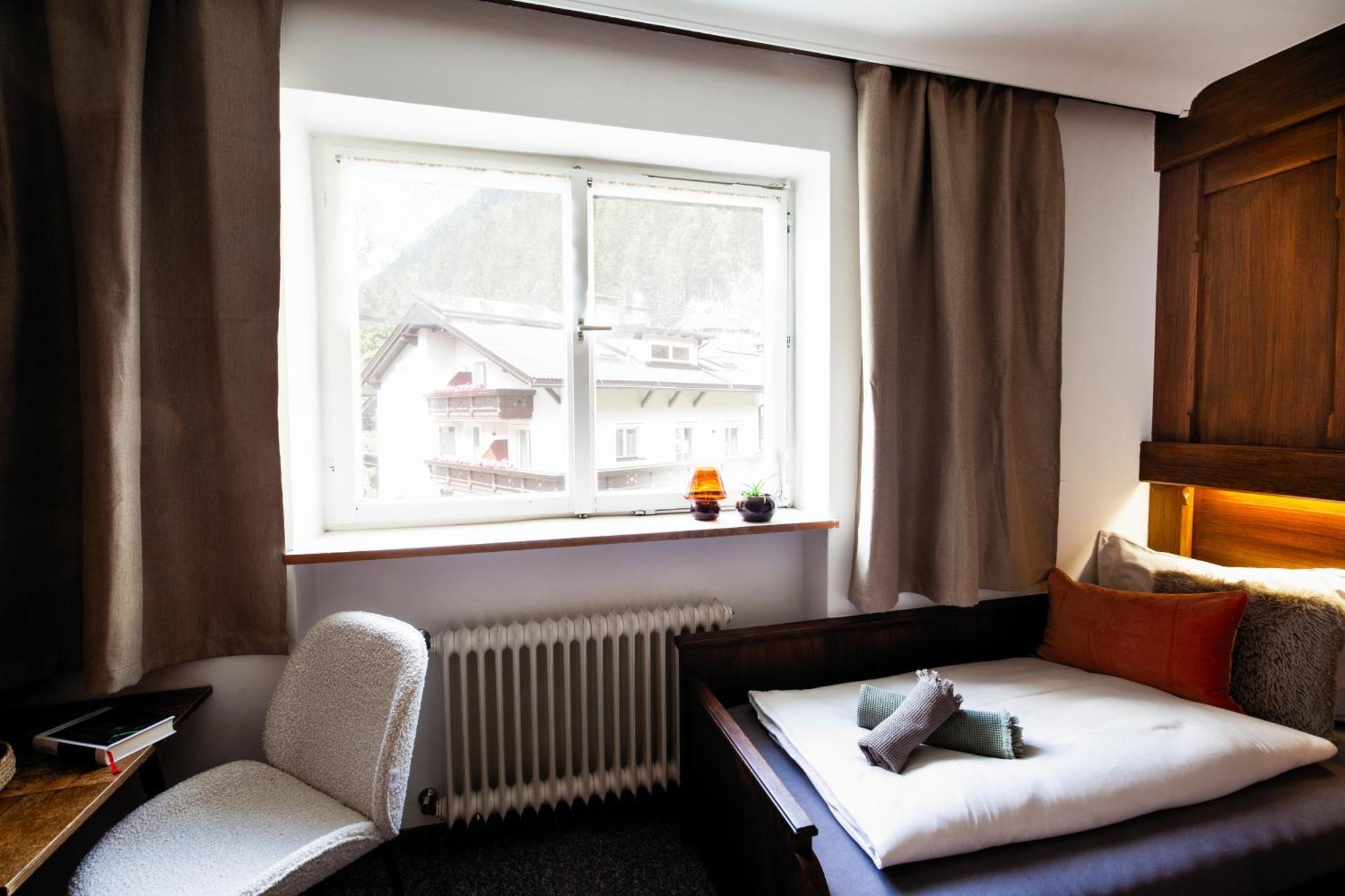 Pinetree Lodge Mayrhofen Room photo